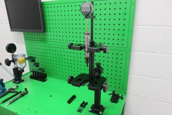 Фото-4177 Струбцина для разборки и сборки форсунок Common-Rail DL-ST-01