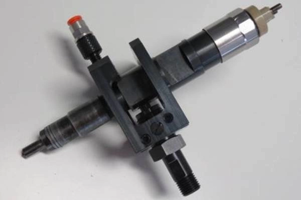 Фото-12226 Адаптер DL-CR 50013 универсальный для проверки грузовых форсунок