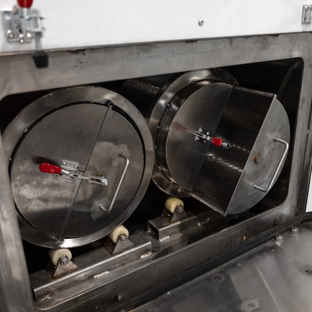 Фото-9460 Полупогружная моечная машина АМ20 PP