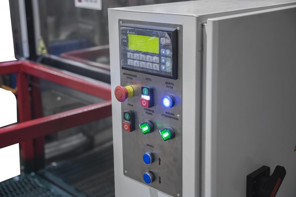 Фото-9661 Установка для промышленной очистки деталей АМ900 BS