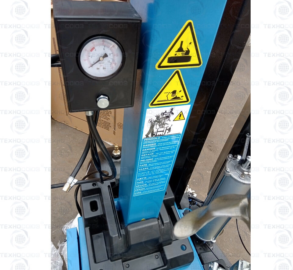 Фото-17639 Станок шиномонтажный автомат с приспособлением 