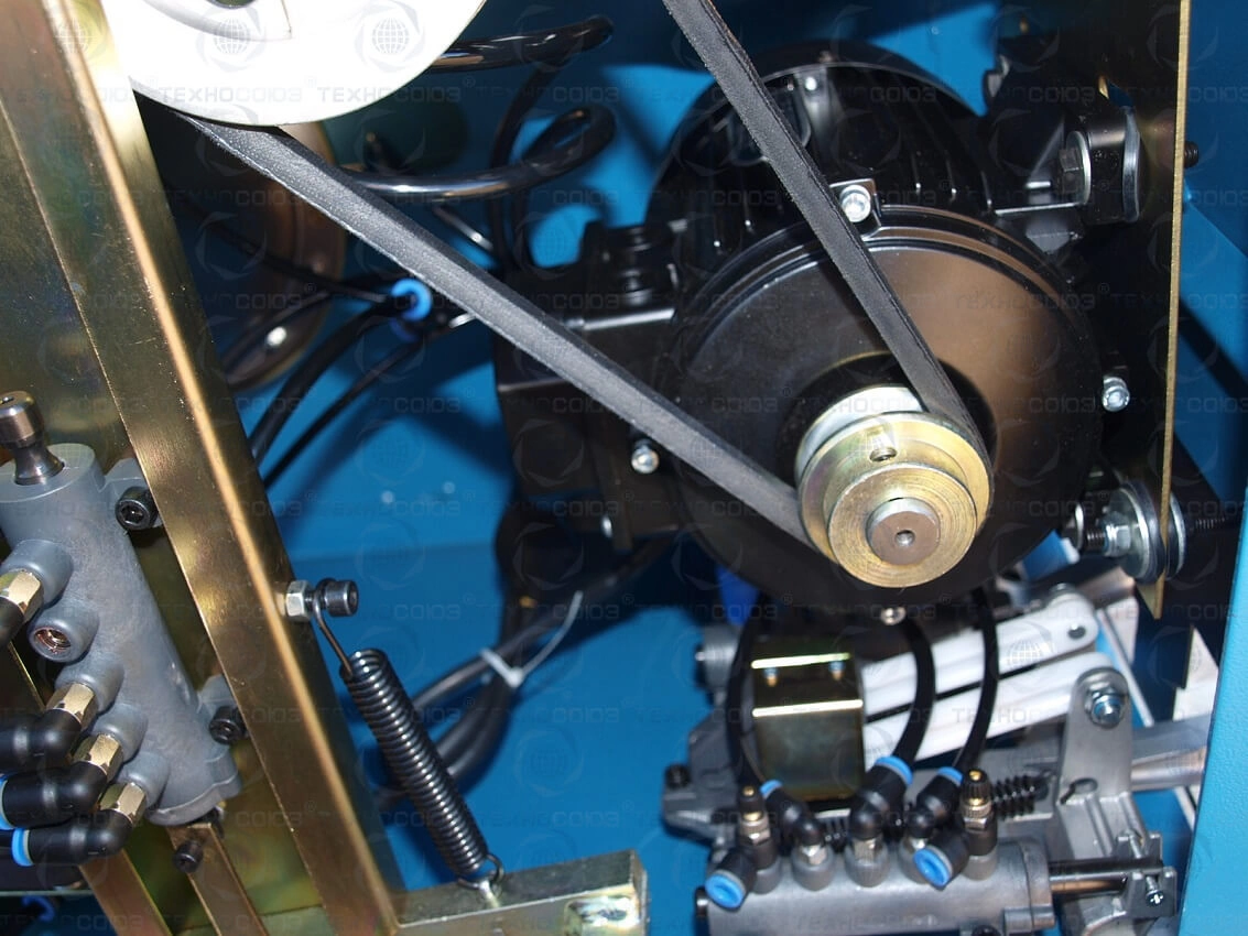 Фото-17642 Станок шиномонтажный автомат с приспособлением 