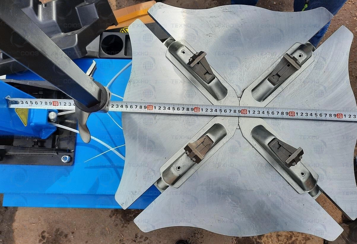 Фото-17651 Станок шиномонтажный автомат с приспособлением 