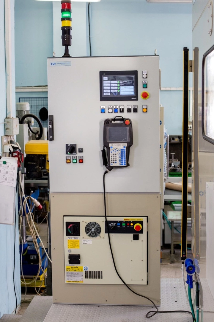 Фото-14488 Установка гидроабразивной обработки, очистки, роботизированная, 8 управляемых осей, КС-150РГ/АЖО