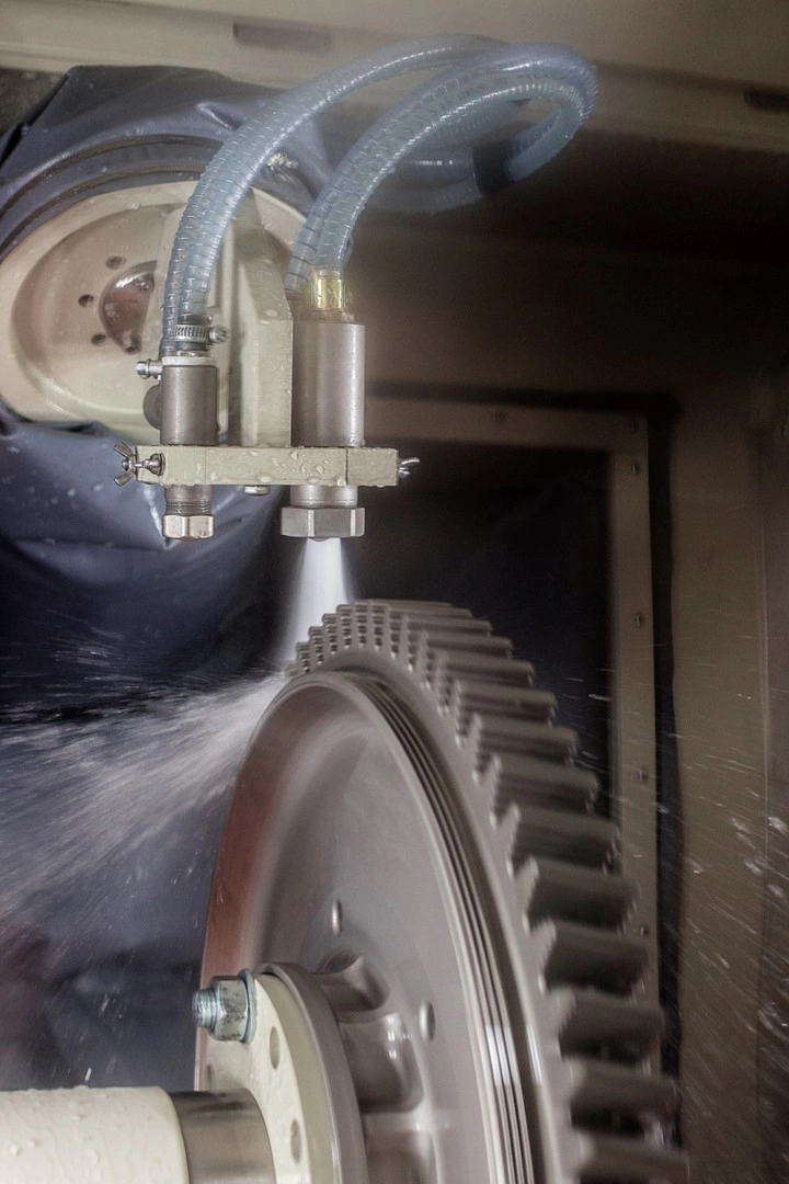 Фото-14494 Установка гидроабразивной обработки, очистки, роботизированная, 8 управляемых осей, КС-150РГ/АЖО