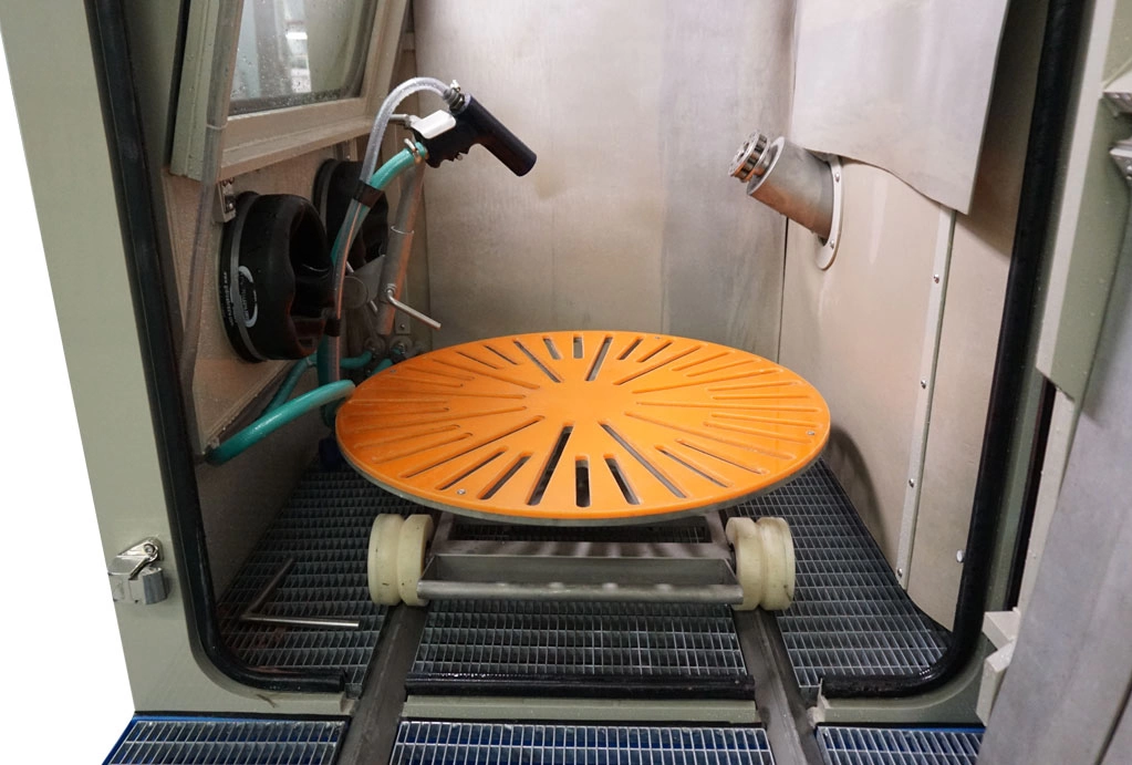 Фото-14653 Установка гидроабразивной очистки с галтовочным барабаном, тележкой с вращающимся столом, сменными абразивными конусами КС-100ТГ/СК