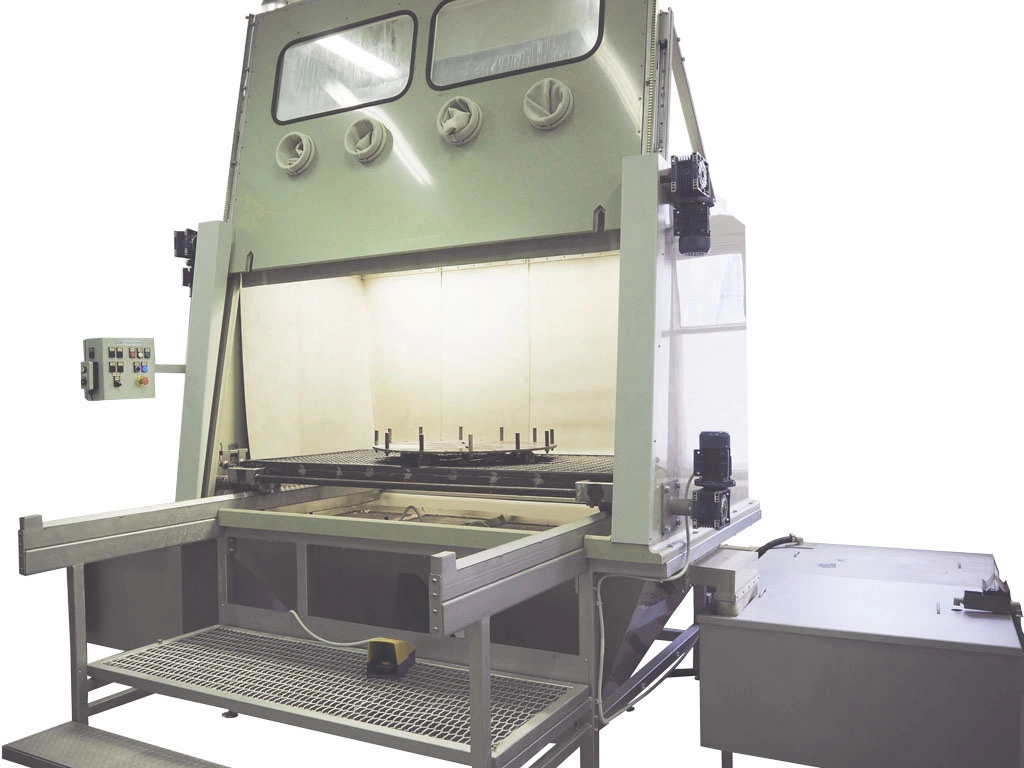 Фото-14812 Установка гидроабразивной очистки крупных деталей КС-1401