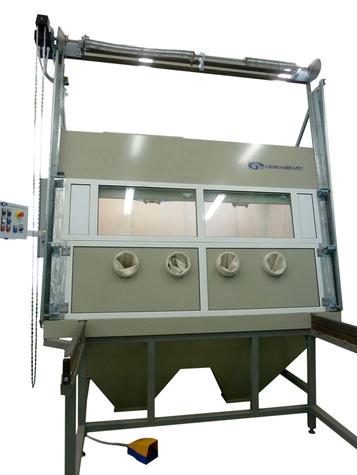 Фото-805 Установка гидроабразивной очистки крупных деталей КС-1401