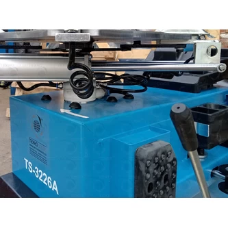 Фото-17633 Станок шиномонтажный автомат с приспособлением 