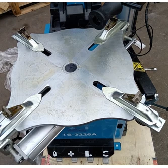 Фото-17645 Станок шиномонтажный автомат с приспособлением 